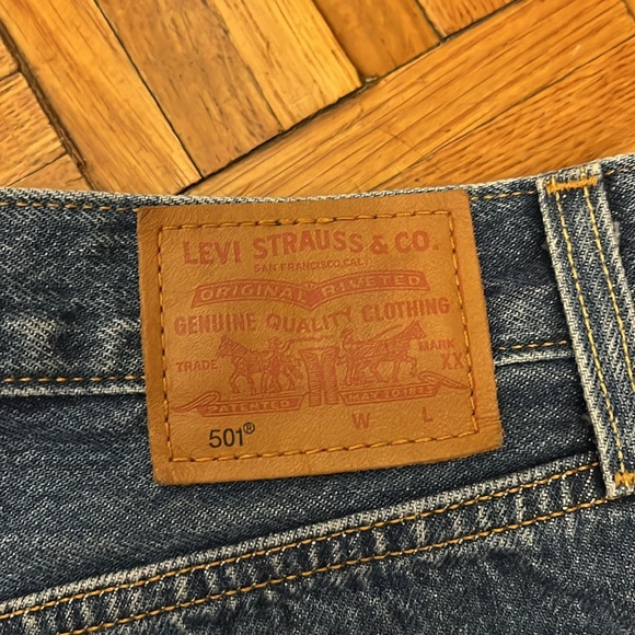 Levi's Classic Blue Denim Shorts - Picture 7 of 8